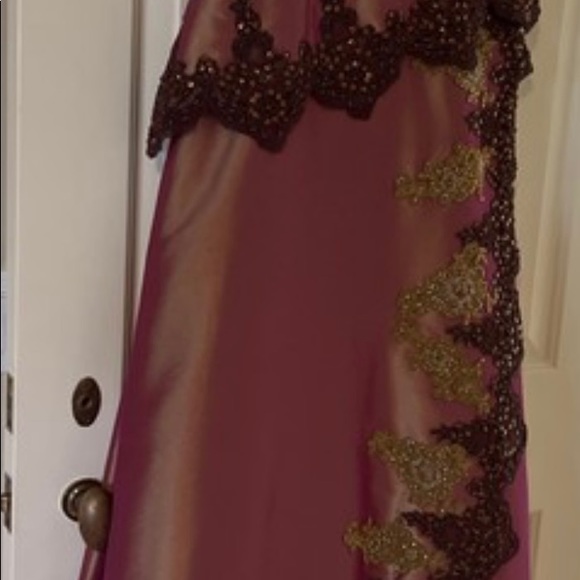 Gorgeous Jovani dress. Excellent condition. Comes with a matching scarf. - Picture 13 of 16